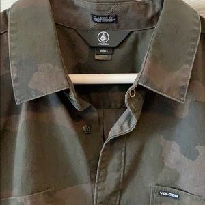 Volcom Camo shortsleeved buttoned shirt